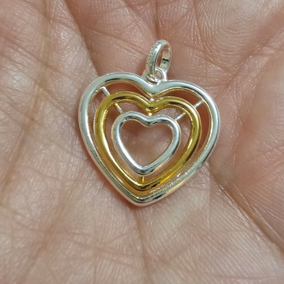 TOUS Bickie Triple Heart Pendant - Picture 5 of 6